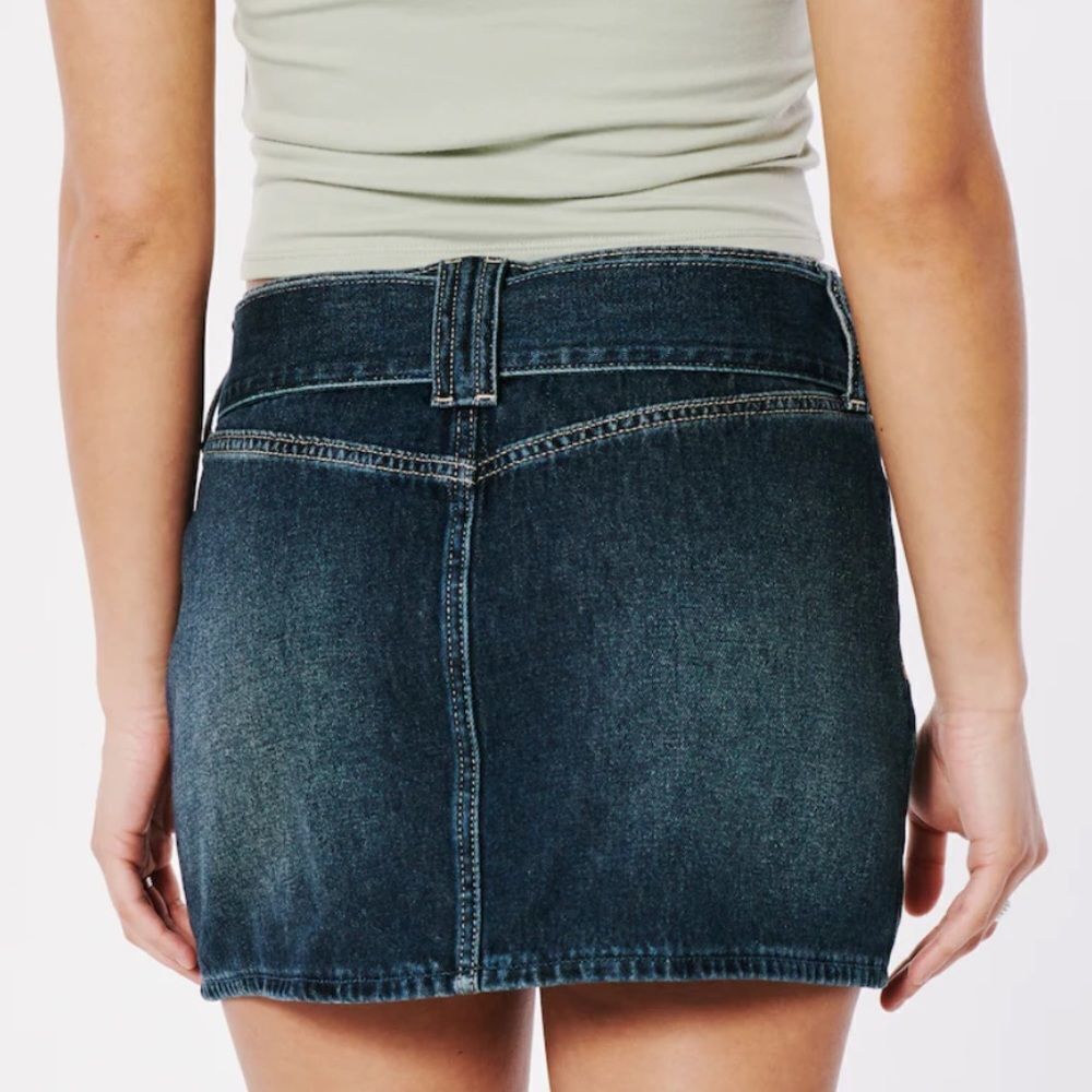 HOLLISTER LOW-RISE BELTED DENIM MINI SKIRT DARK WASH NWT - Picture 4 of 8